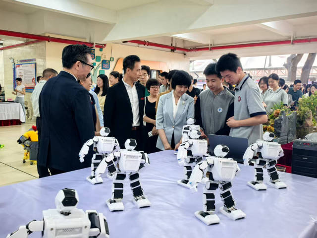 机器人表演